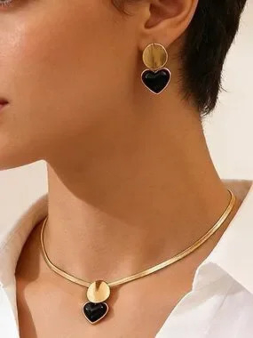 Anthropologie Gold Tone and Black Heart Pendant Necklace Set